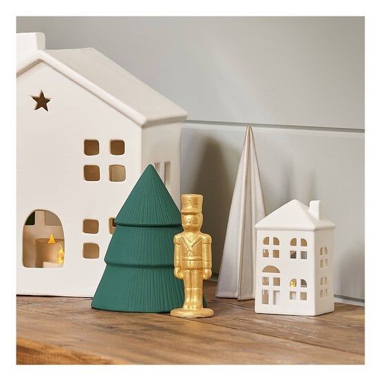 windowsill-village-with-led-tealights-decor-hacks-for-small-apartment