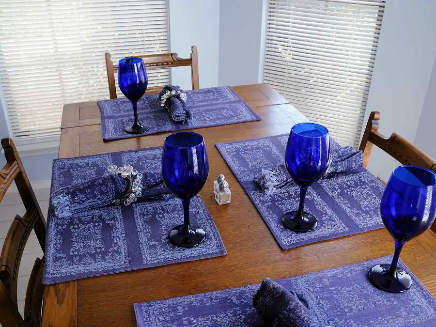 add-table-runner-and-placemats-new-year-home-refresh-ideas