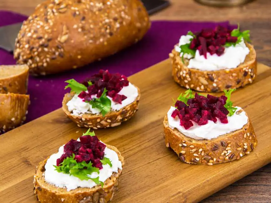 beet-goat-cheese-crostini-new-year-appertize-recipes
