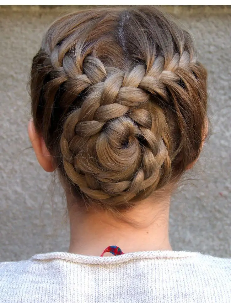 braided-tree-bun-adorable-and-creative-christmas-tree-braid-hairstyle-ideas