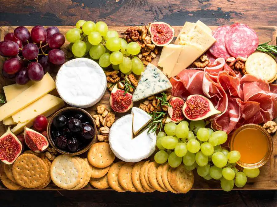 cheese-and-charcuterie-board-new-year-eve-recipes