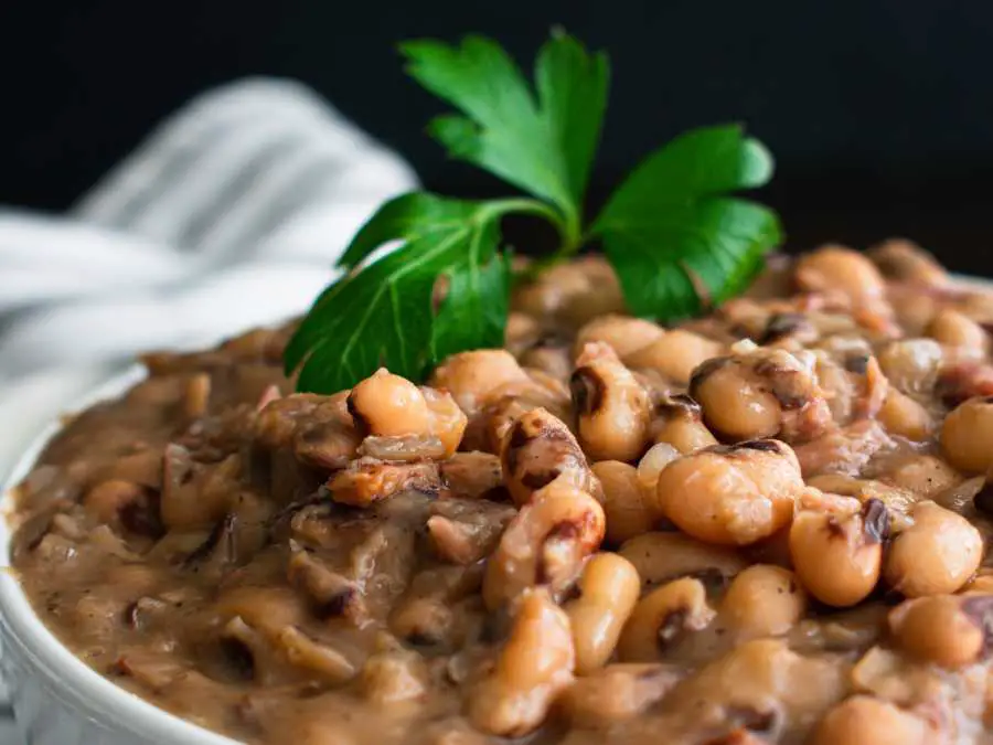 classic-southern-black-eyed-pea-soup-new-year's-day-soup-recipes