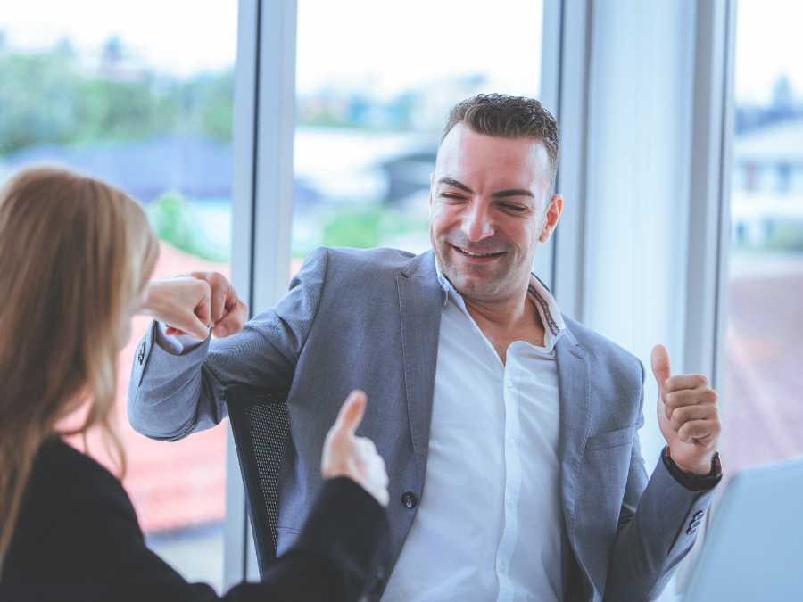 compliment-one-person-daily-new-year-resolution-that-actually-stick