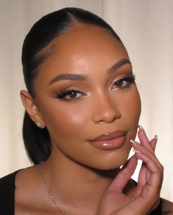 coordinate-with-your-makeup-palette-chriatmas-nail-ideas