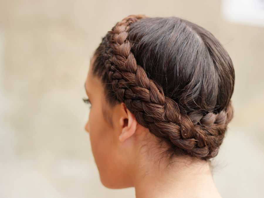 crown-braid-beautiful-winter-hair-braid-ideas