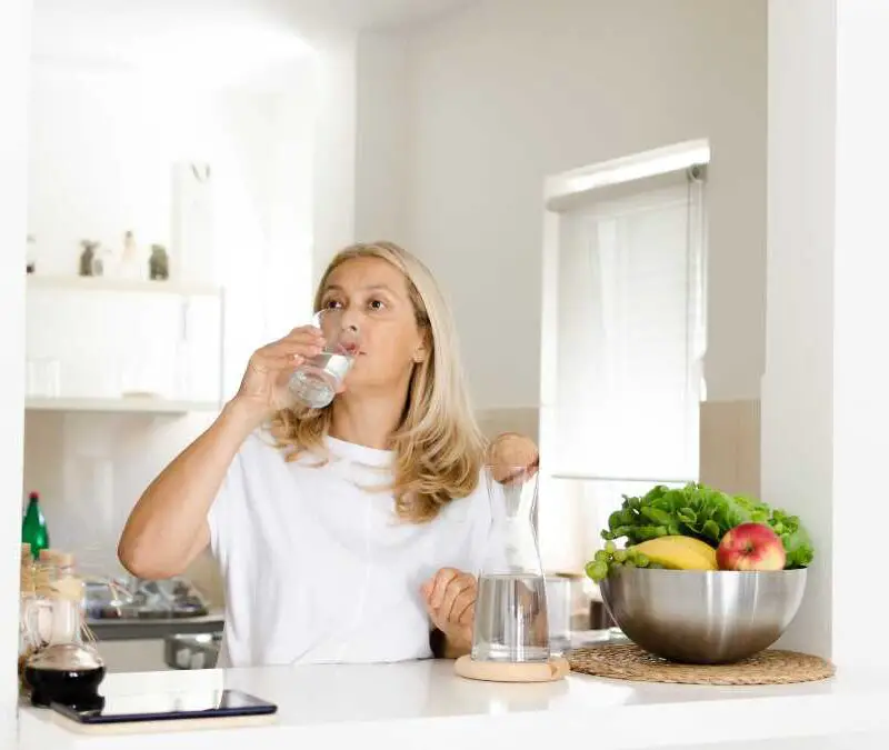 drink-water-before-coffee-each-morning-new-year's-resolutions-for-mom