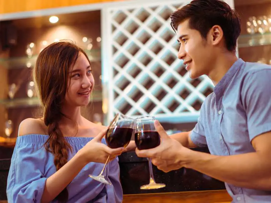 have-monthly-date-nights-with-your-partner-new-year's-resolutions-for-mom