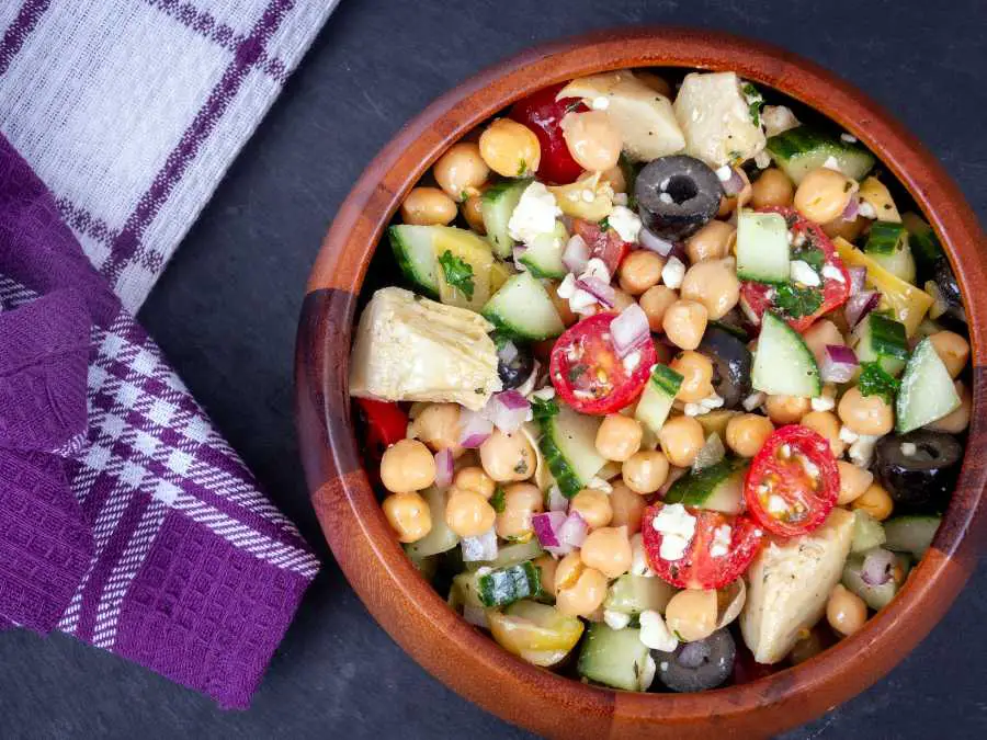 mediterranean-0chicken-salad-cups-new-year-appetizer-recipes