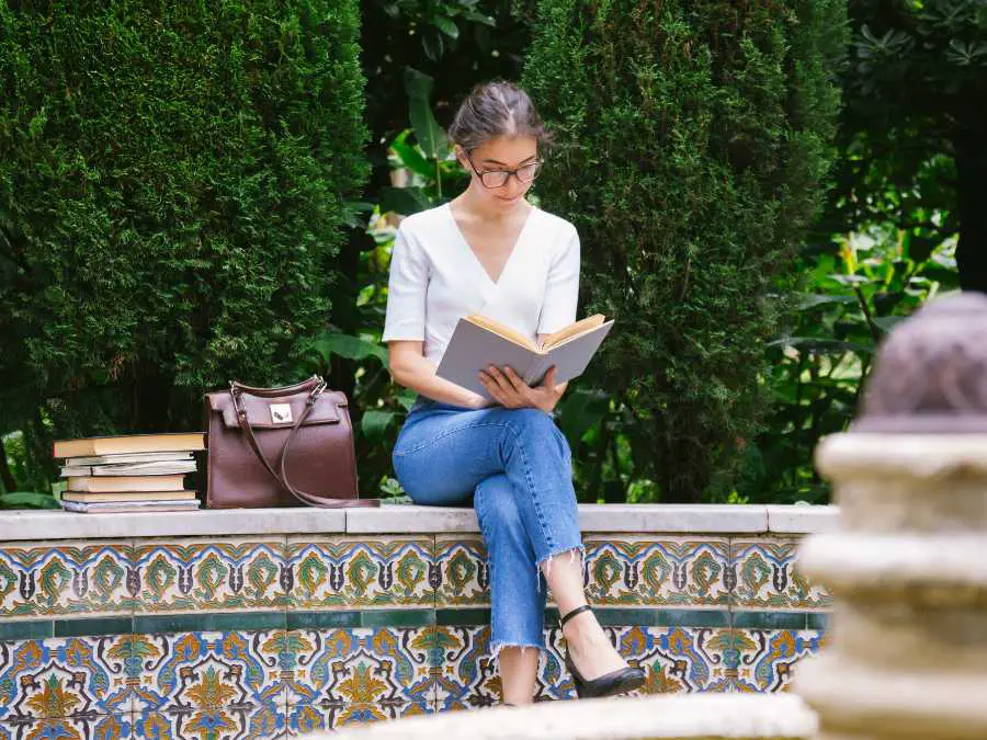 read-for-pleasure-15-minutes-daily-new-year's-resolutions-for-mom