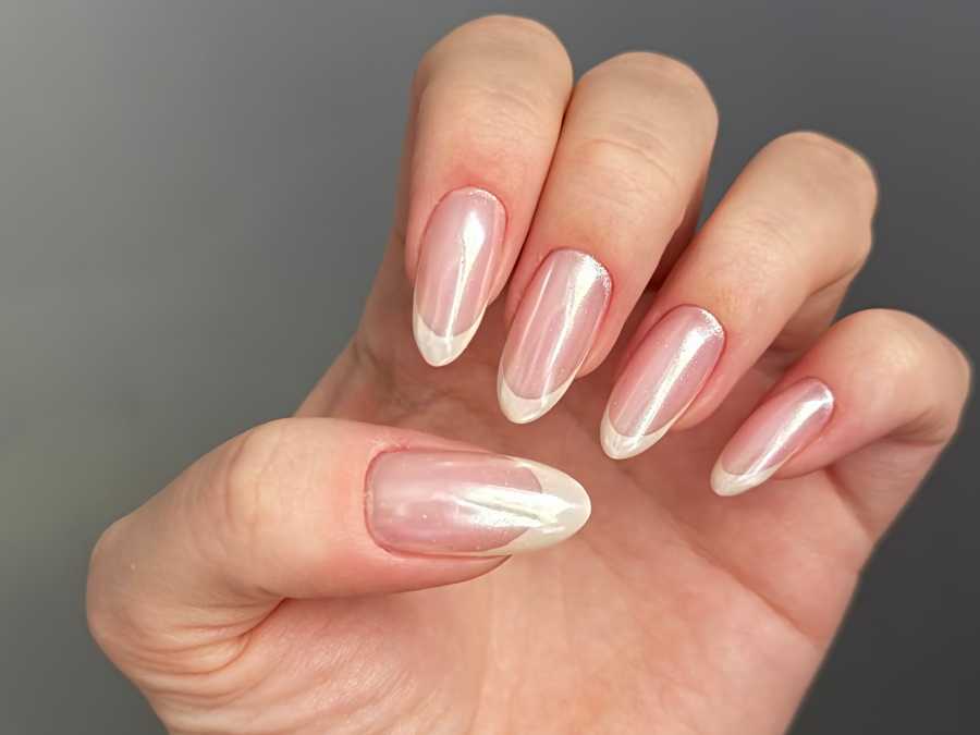 seal-with-a-strong-top-coat-stunning-christmas-nail-ideas