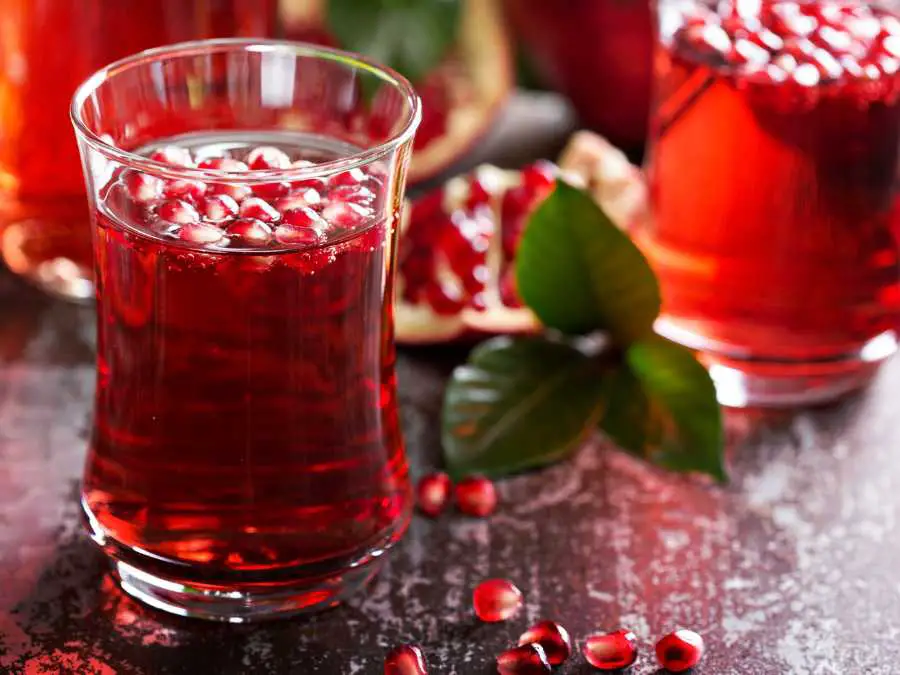 sparkling-pomegranate-drink-new-year-eve-recipes