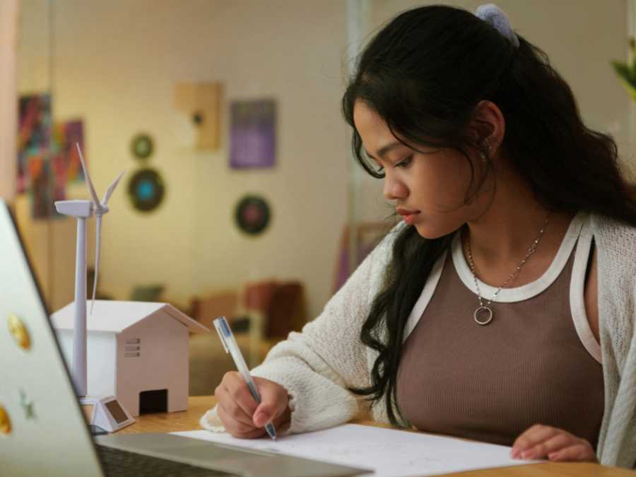 write-one-page-in-a-creative-project-weekly-new-year-resolution-that-actually-stick