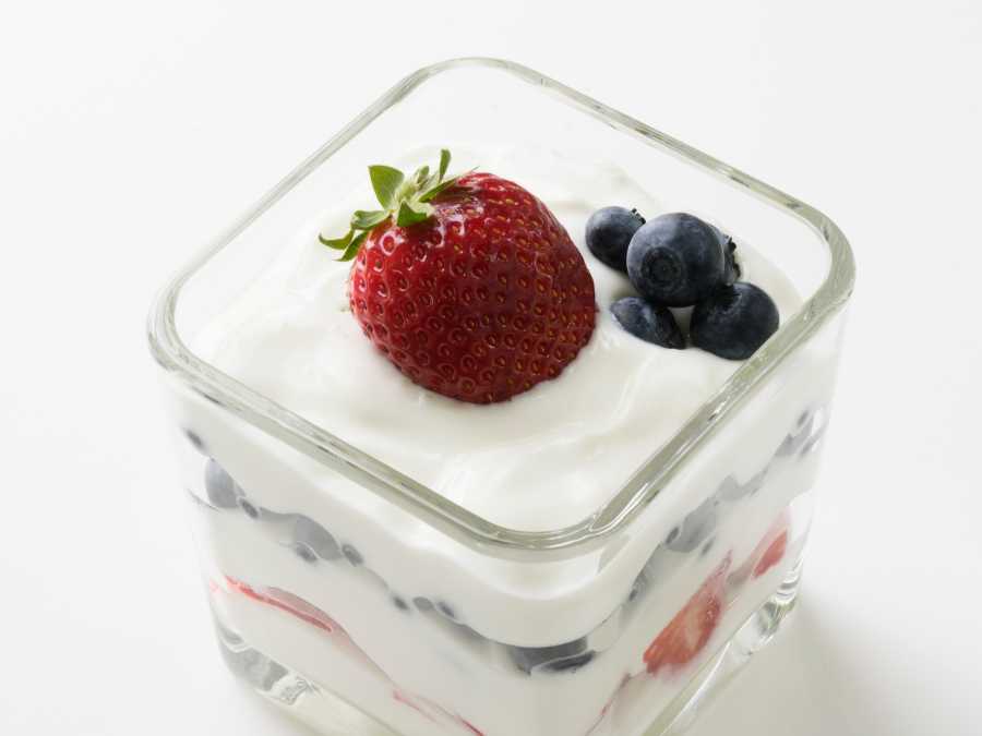 yogurt-parfait-kids-lunch-box-ideas