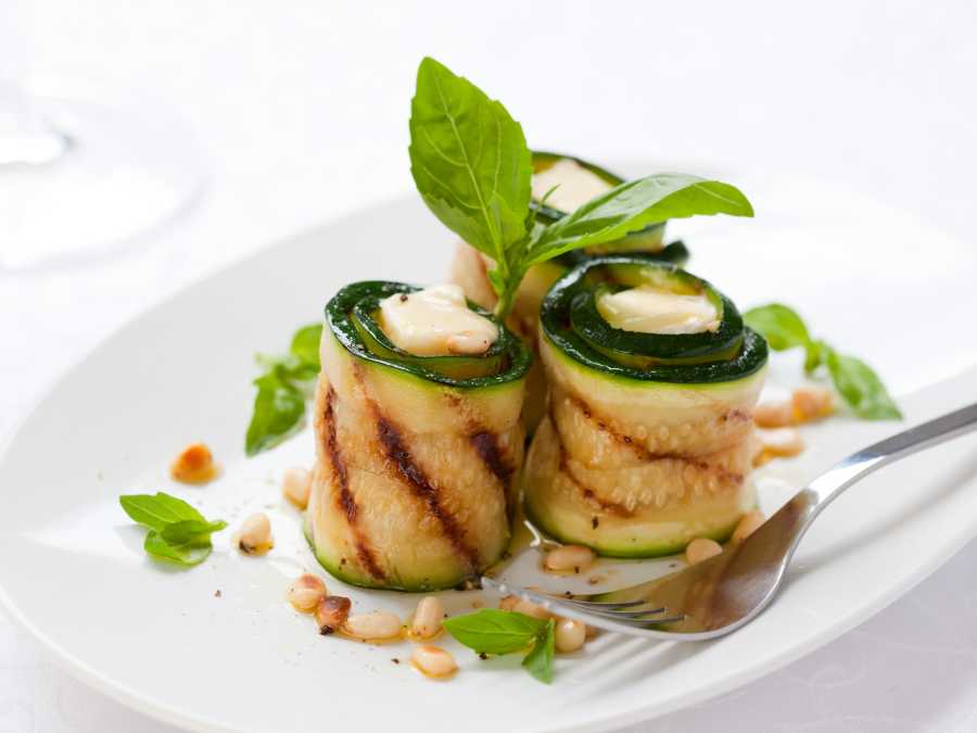 zucchini-roll-ups-with-goat-cheese-new-year-party-appertizer-recipes