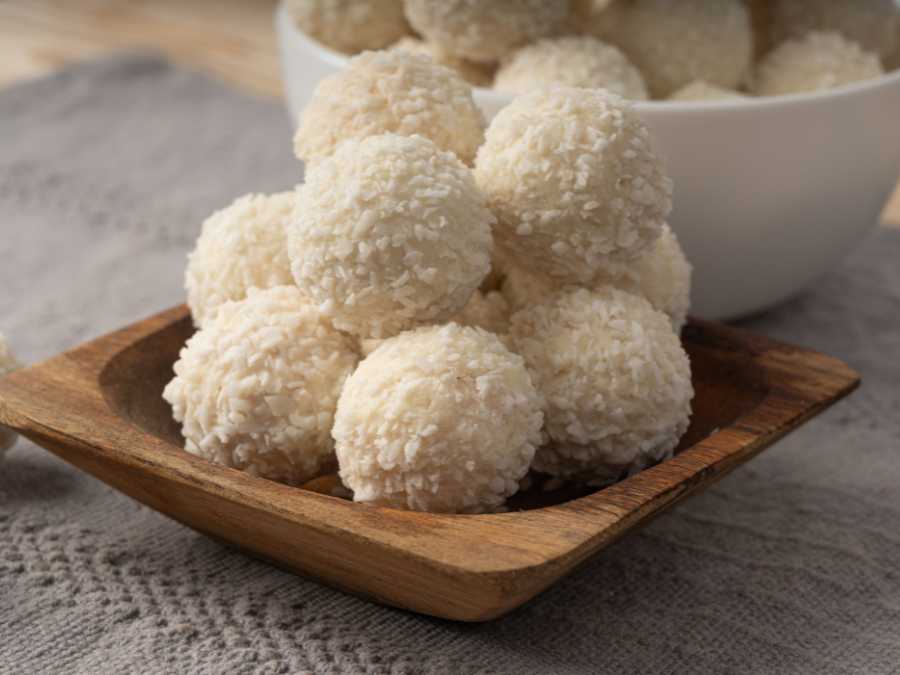 almond-snowball-kids-friendly-christmas-cookies-ideas-with-full-tutorial