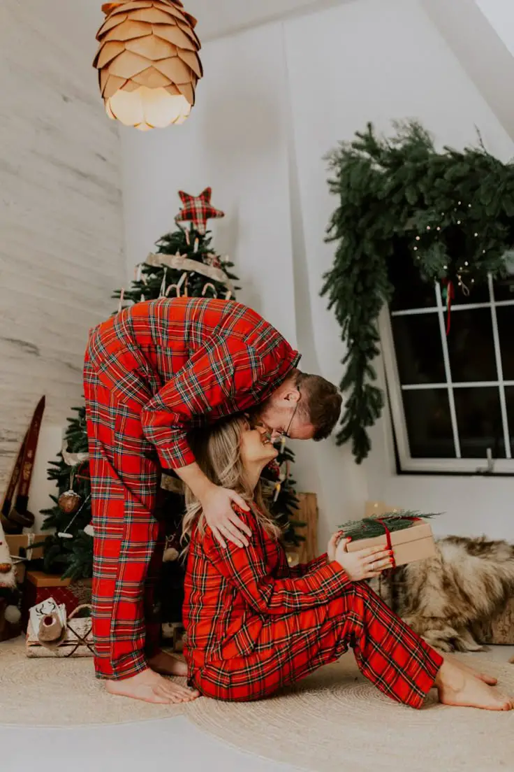 at-home-pajama-snuggle-session-winter-engagement-photo-ideas