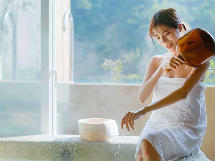 avoid-long-hot-baths-or-prolonged-water-exposure-new-year-nail-ideas