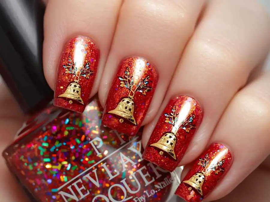 bells-amazine-short-christmas-nail-ideas