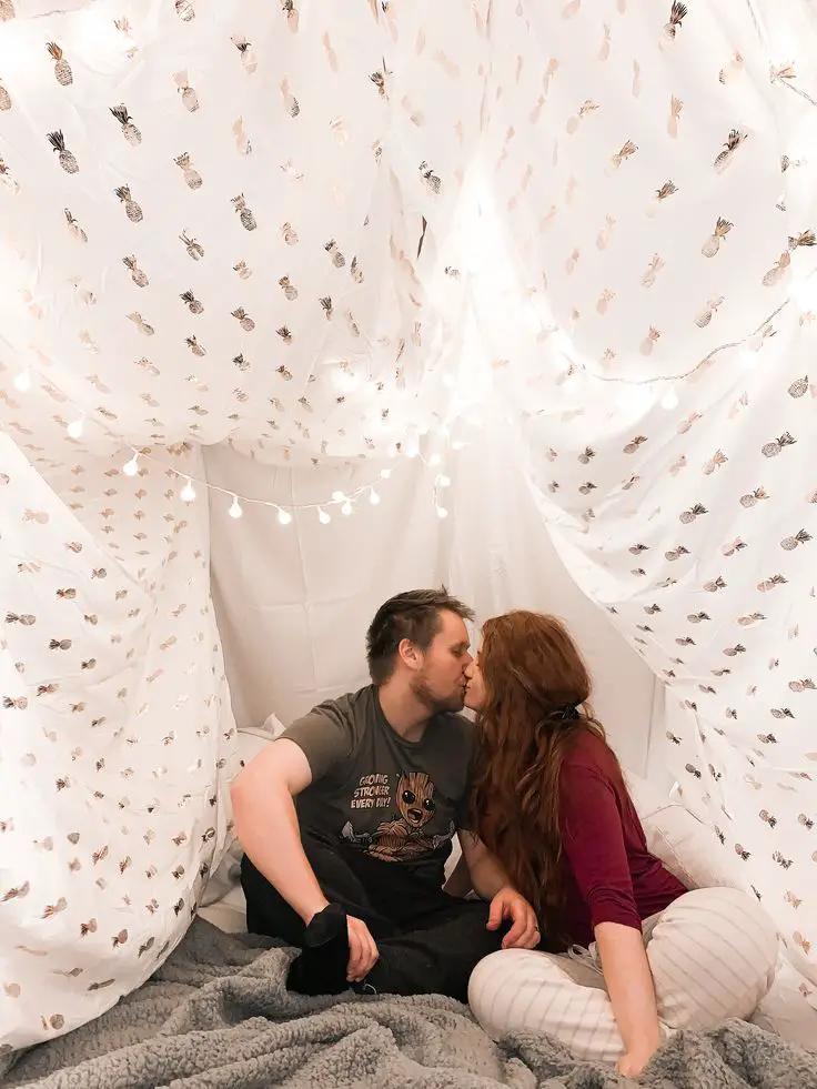 buil-a-blanket-fort-movie-night-winter-engagement-photo-ideas