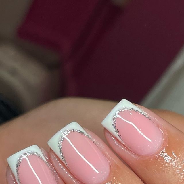 centerline-glitter-short-christmas-nail-ideas