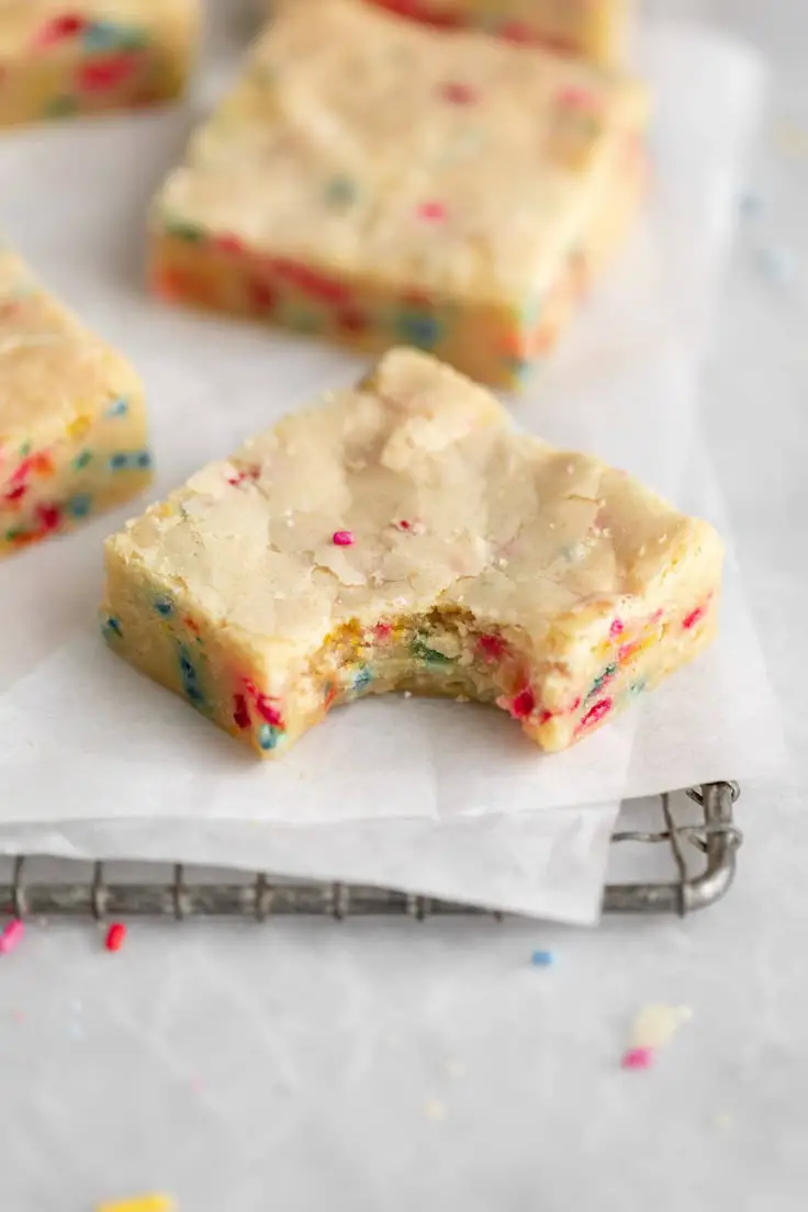 christmas-confetti-blondie-cookies