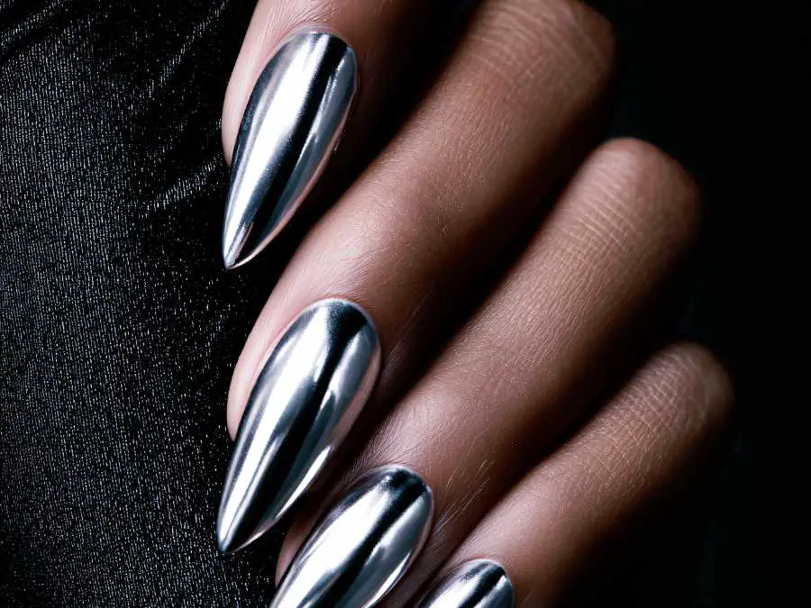 chrome-metallic-nails