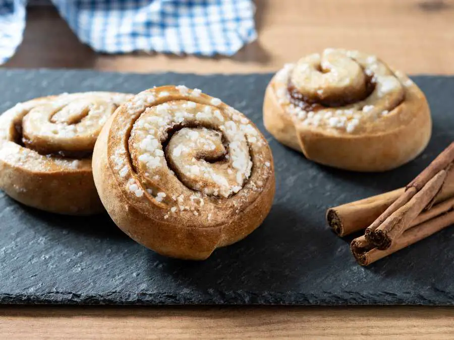 cinnamon-roll-cookies-kids-friendly-christmas-cookies-ideas-with-full-tutorial