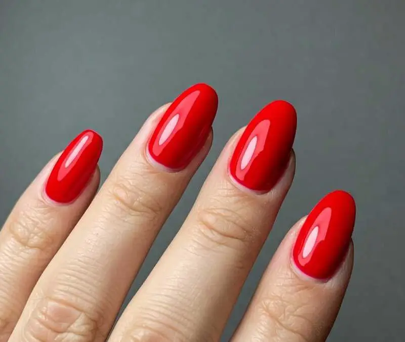 classic-glossy-red-christmas-nail-ideas