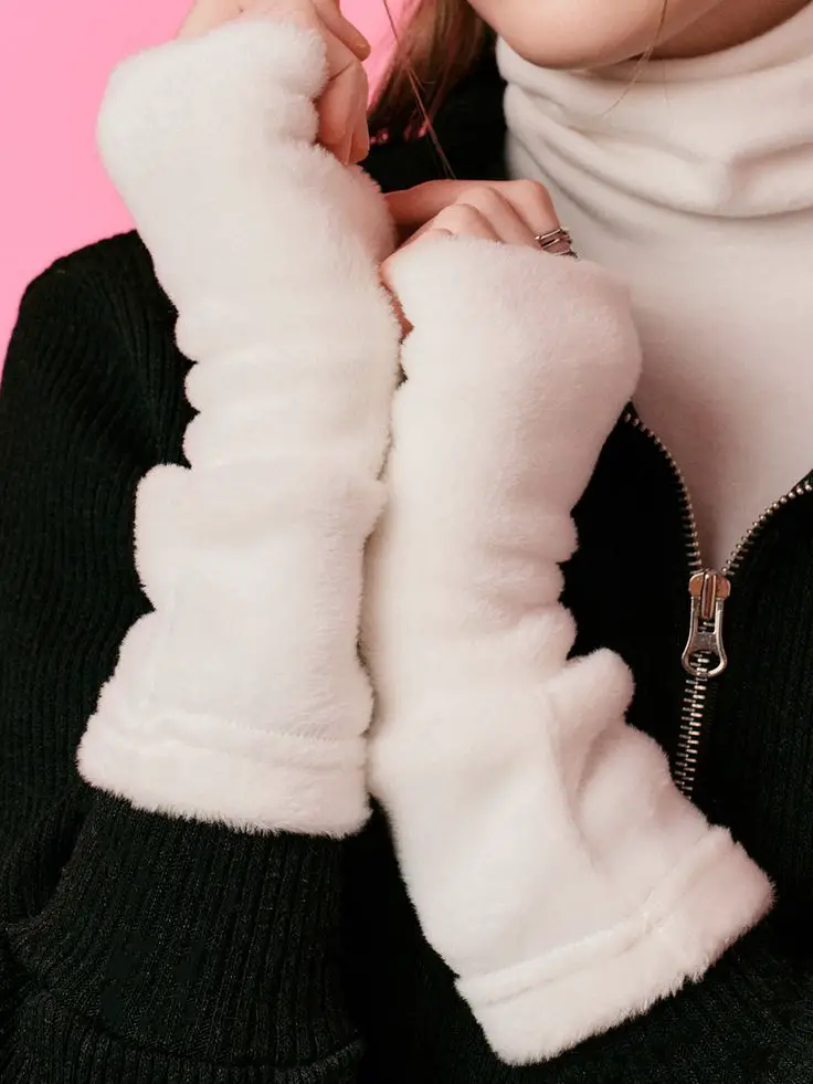 elegant-hand-warmers-for-outdoor-photos