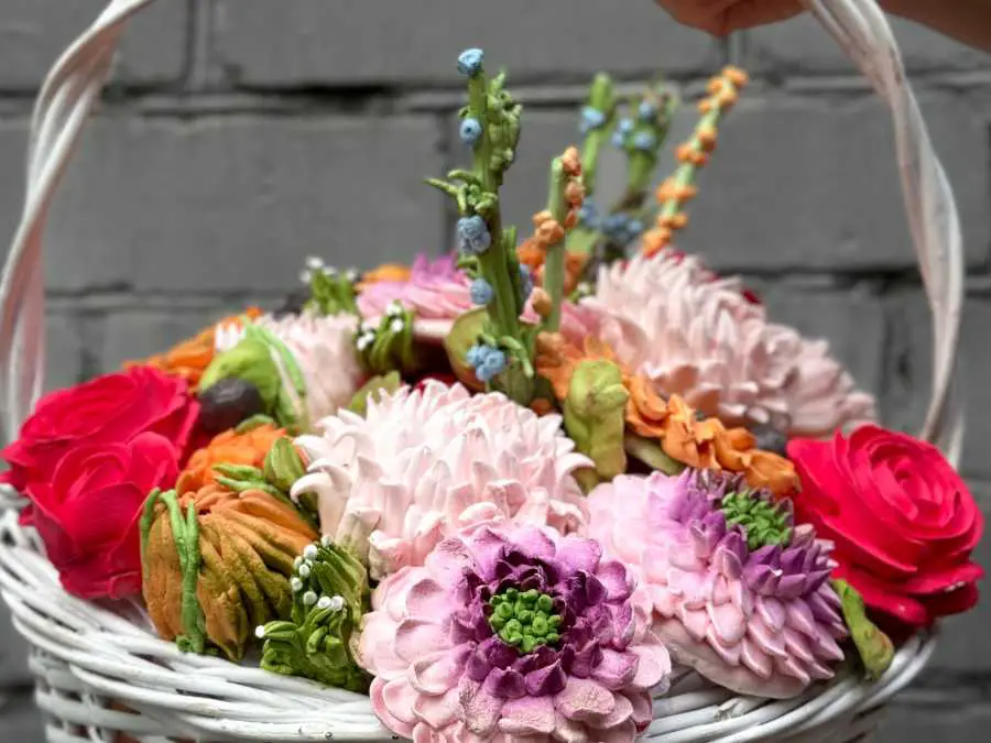floral-themed-basket