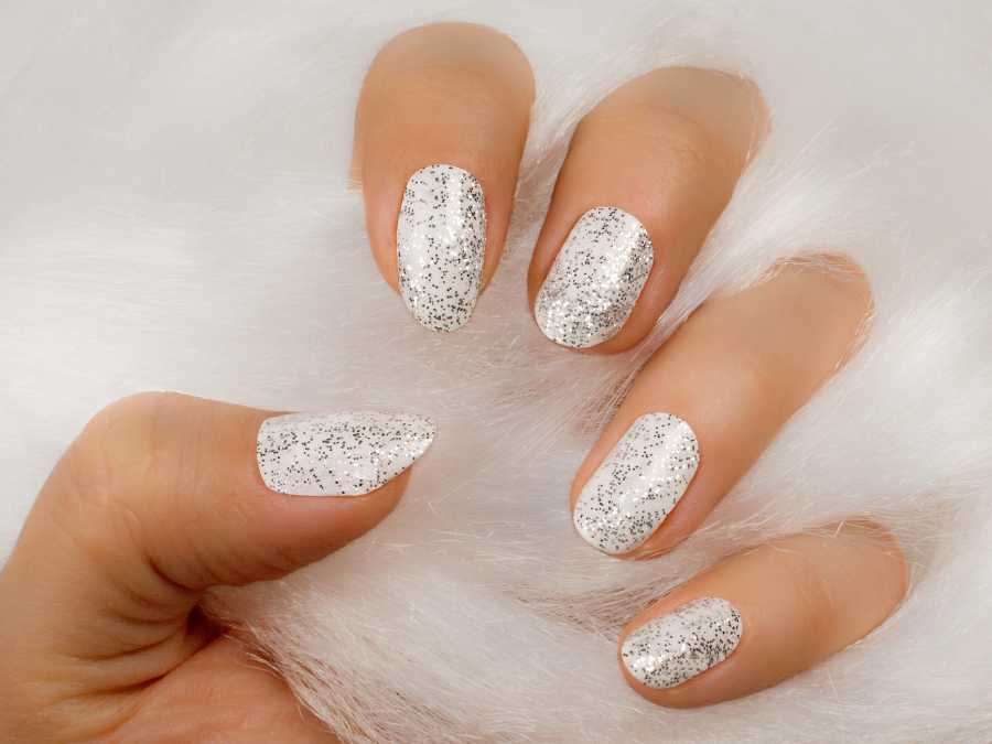 glitter-fade-nails-new-year-nail-ideas