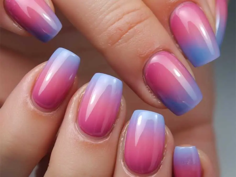 gradient-or-ombre-nails-short-christmas-nail-ideas