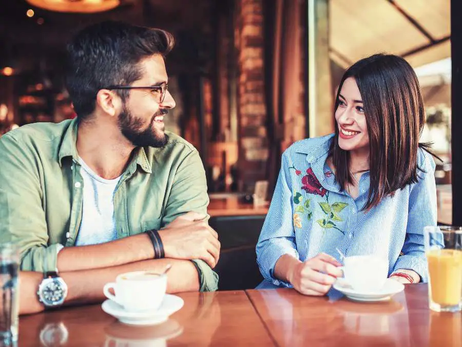 have-a-dream-planning-date-winter-engagement-photo-ideas