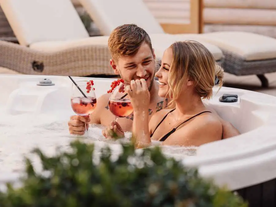 hot-tub-or-outdoor-spa-setting-winter-engagement-photo-ideas