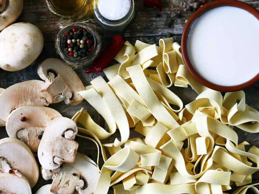 indulgent-creamy-mushroom-pasta-comforting-winter-recipes
