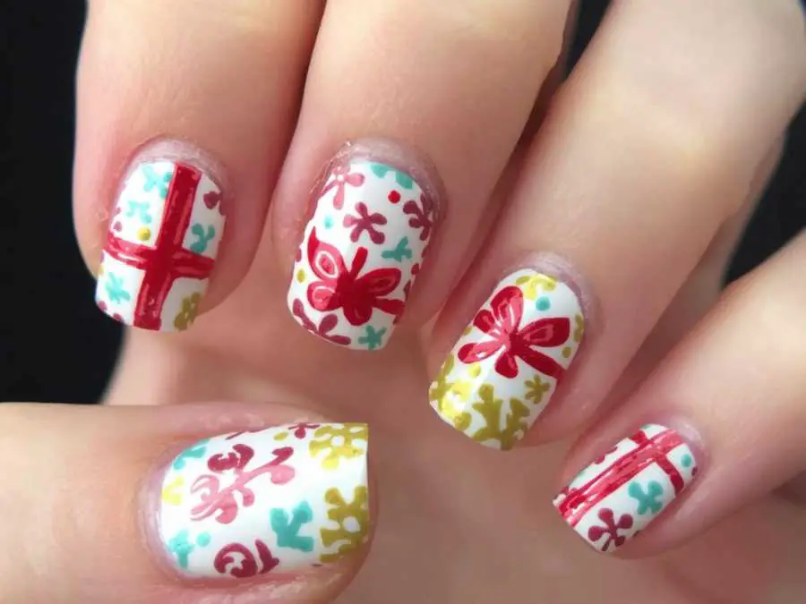 mini-gift-wrap-nail-design