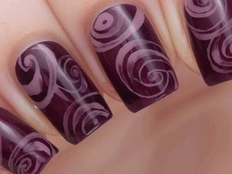 plum-swirl-nails-winter-nail-ideas