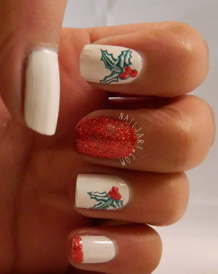red-holly-berry-nails