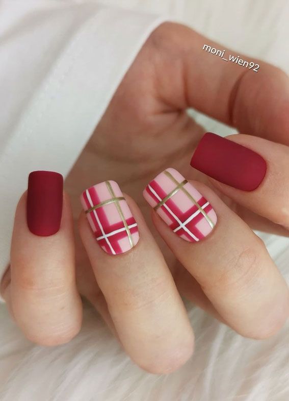 red-plaid-design-christmas-nail-ideas