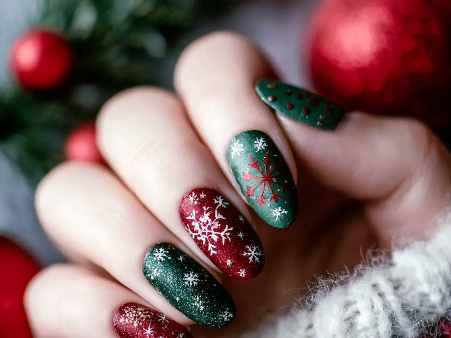 red-and-green-accent-nails