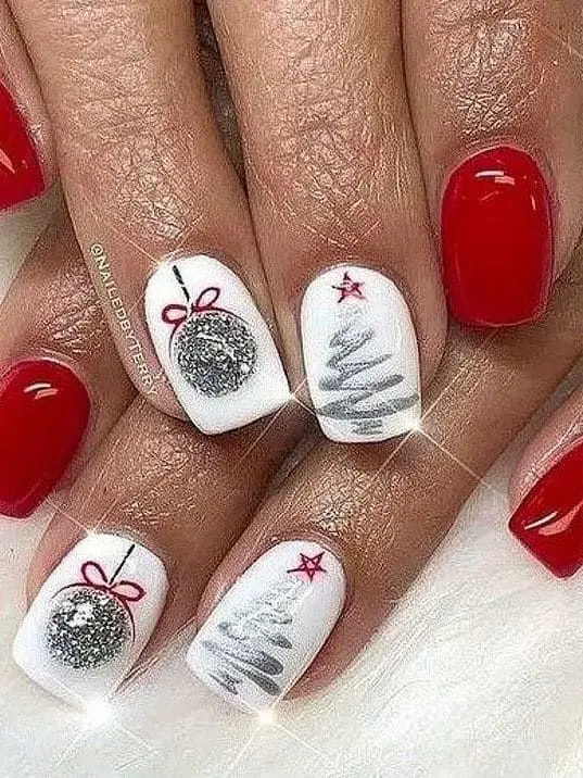 red-and-white-christmas-tree-accent