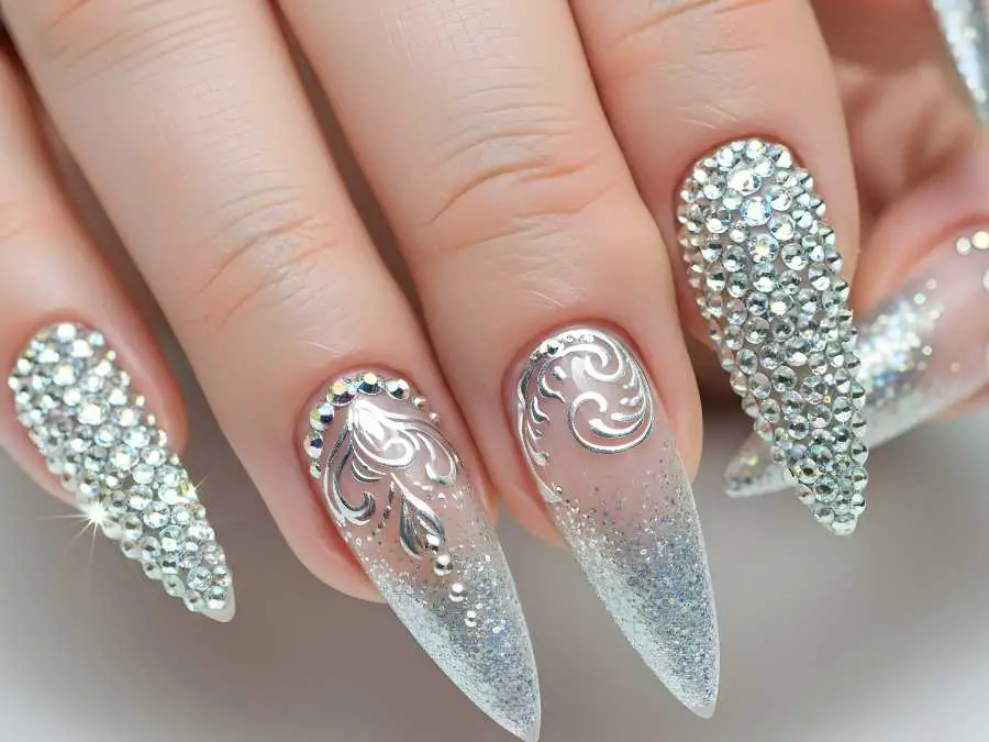 rhinestone-accent-stunning-new-years-nail-ideas