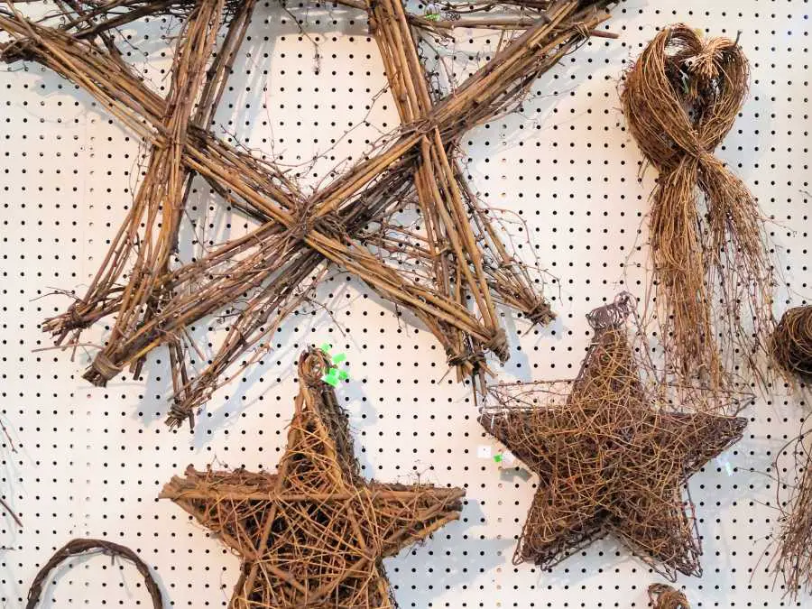 rustic-twig-stars-magic-winter-craft-ideas