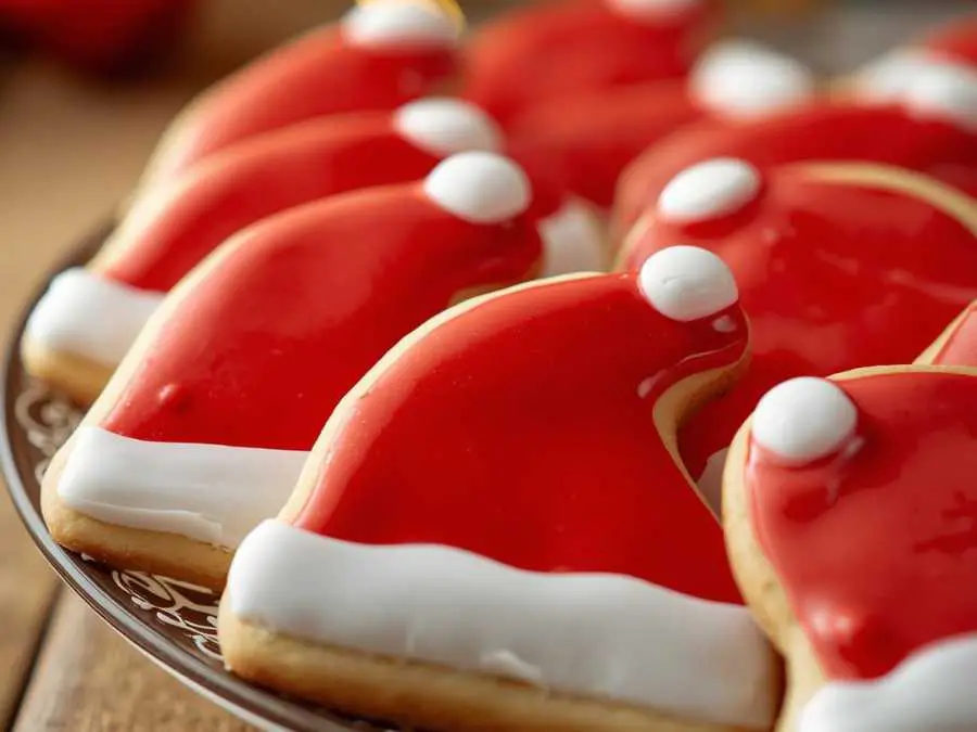santa-hat-cookies-christmas-cookies-ideas-with-full-tutorial