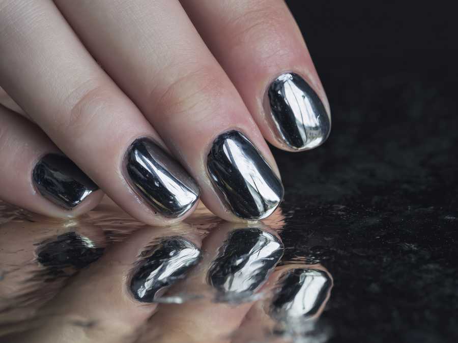 silver-confetti-nails