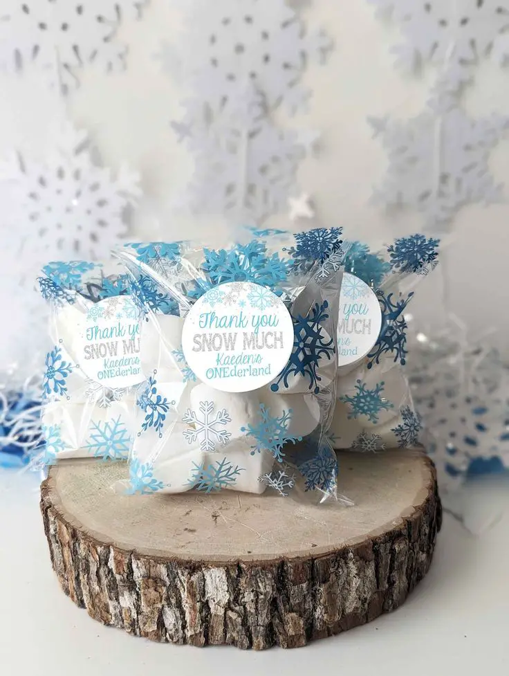 snow-themed-party-favour