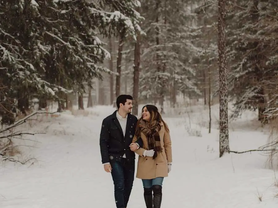 snowy-nature-walk-or-hike