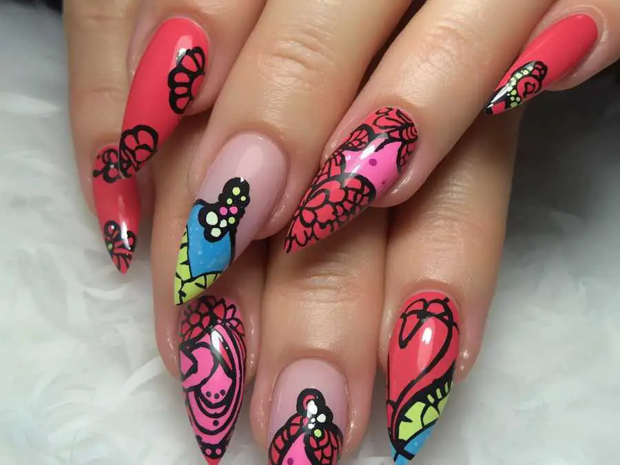 stiletto-inspired-nail-short-christmas-nail-ideas