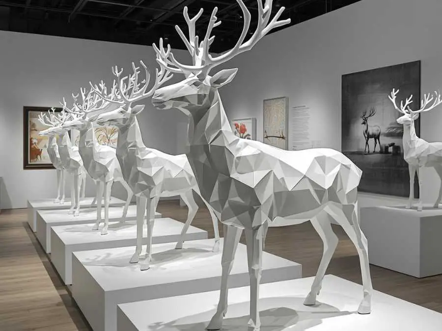 white-reinder-figurines-or-sculptures-white-christmas-decor-ideas