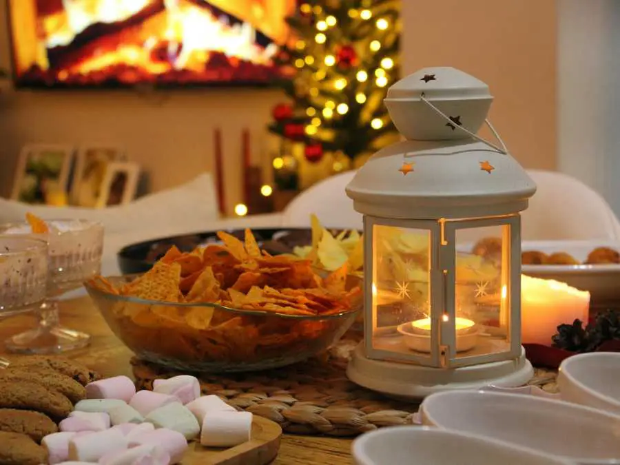 candle-lanterns-christmas-table-decor-ideas